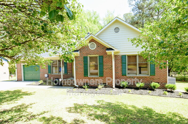 Fayetteville House: 5050 Summer Ridge Rd
