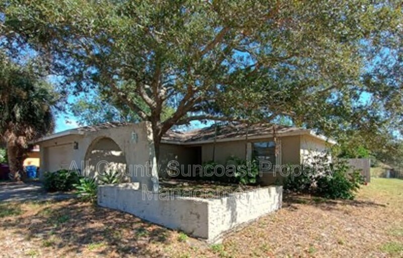 Palm Harbor House: 646 16th St