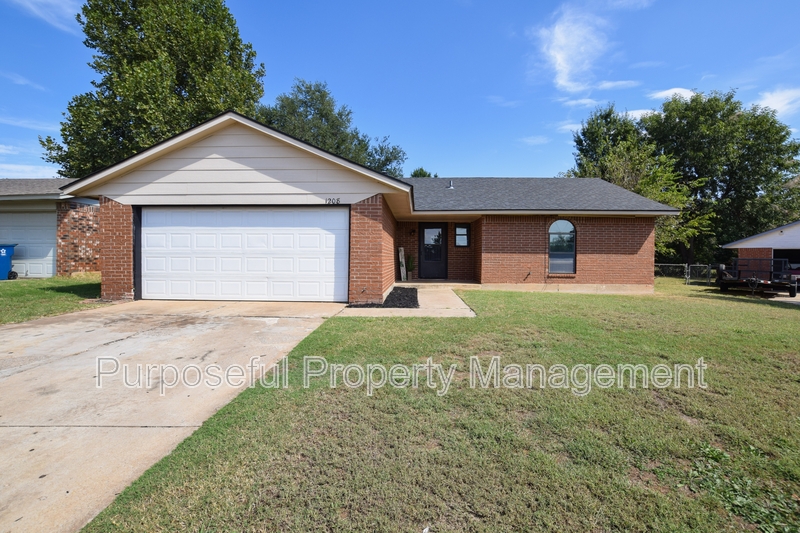 Midwest City House: 1208 Cathy Lane