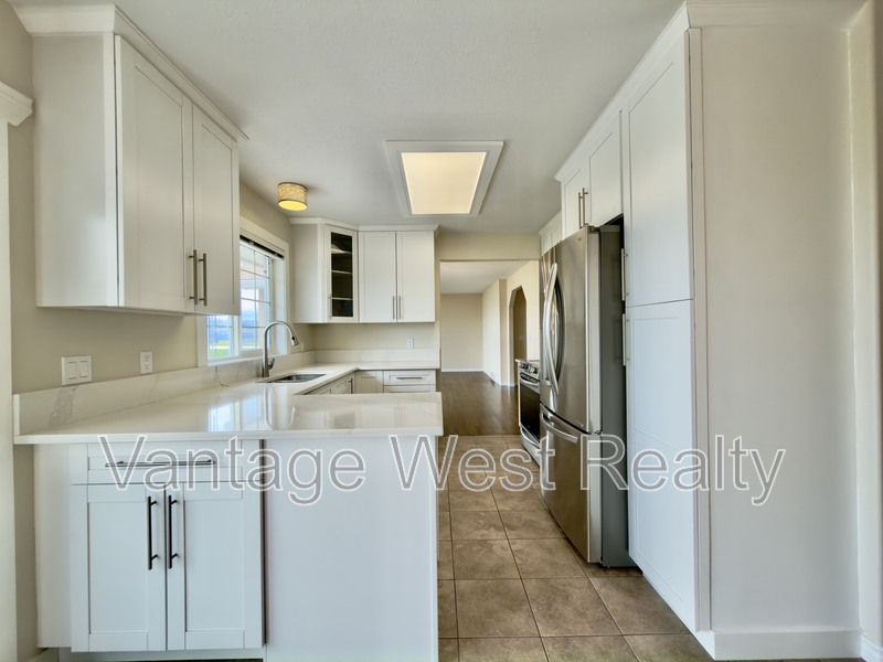 Kelowna House: 1337 A Bentien Rd