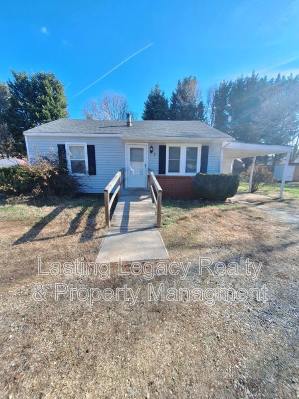 Winston Salem House: 4221 Glenn Hi Road Unit 2