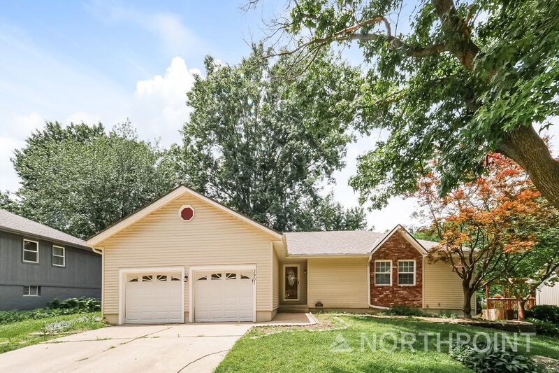 Blue Springs House: 3901 SW 10th St