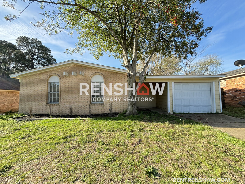 Memphis House: 3479 Pine Ridge Ln