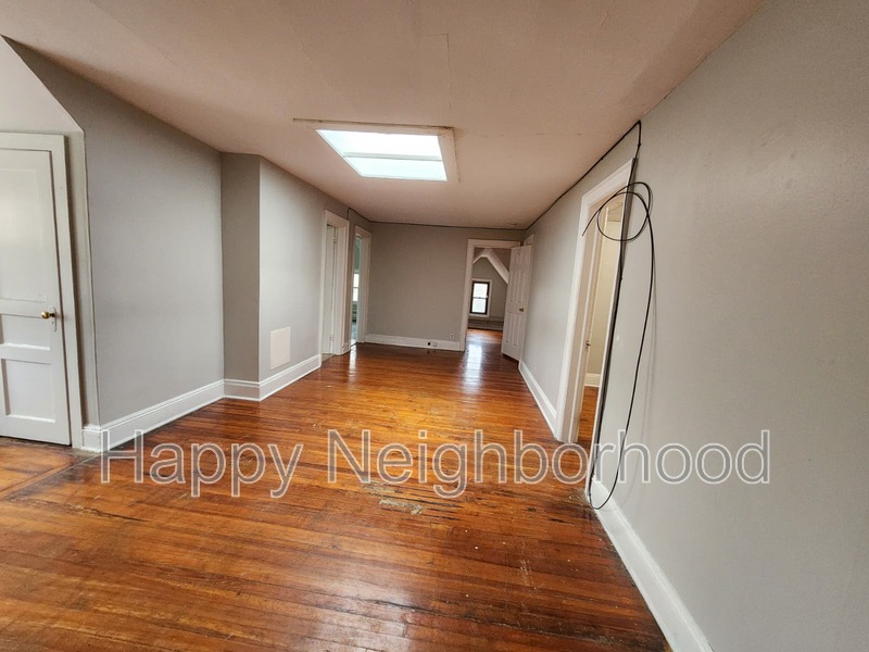 Meriden House: 130 Bradley AvenueUnit 405