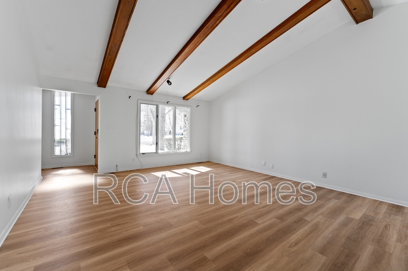 Carmel House: 423 Jenny Lane