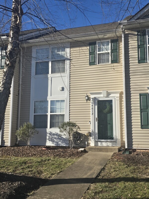 North Chesterfield Townhome: 4612 Milfax Rd