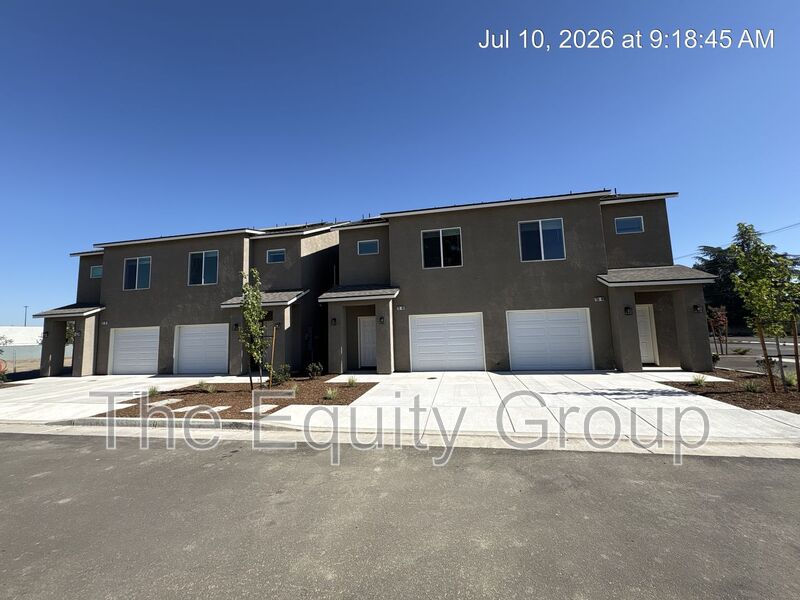 Visalia Condo: 735 S Pinkham