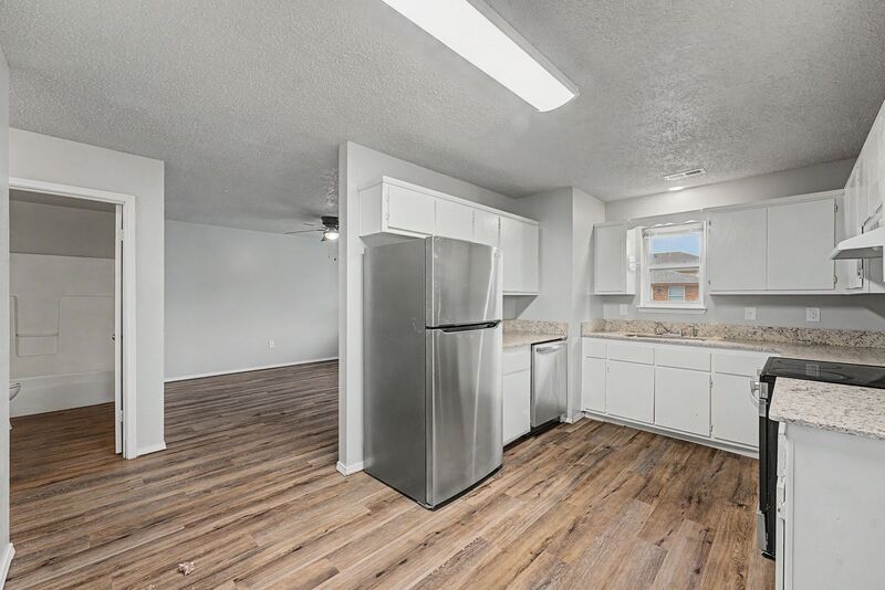 Rogers House: 1305 W New Hope Rd