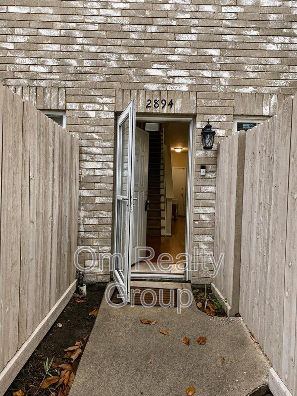 Houston Townhome: 2894 Holly Hall Dr