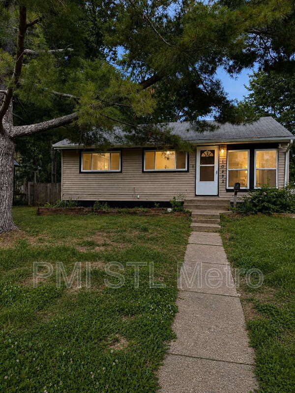 Saint Louis House: 10432 Balmoral Dr