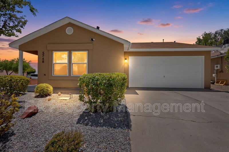 Albuquerque House: 5748 Pinon Flats Rd NW