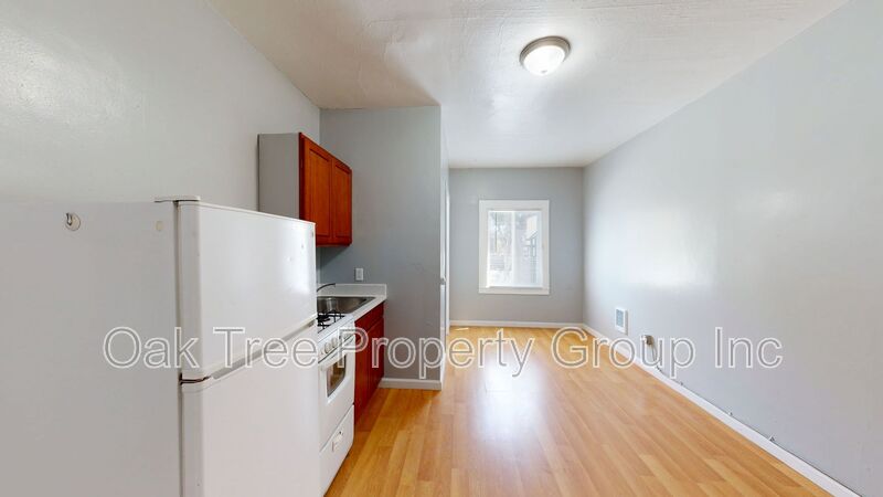 Oakland House: 1607 2nd ave