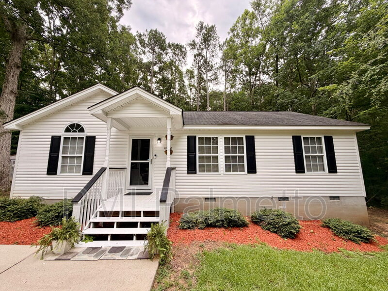 Winnsboro House: 152 Chatham Circle