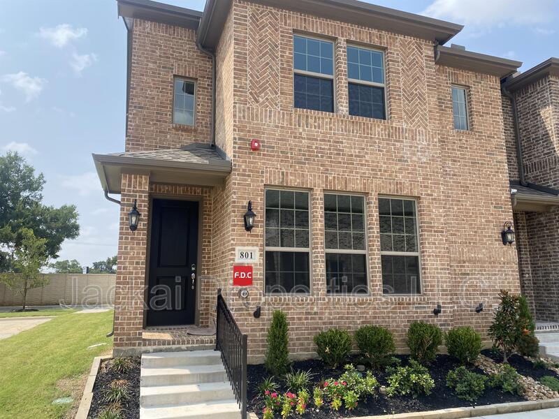 Euless Townhome: 801 Ponds Edge Lane