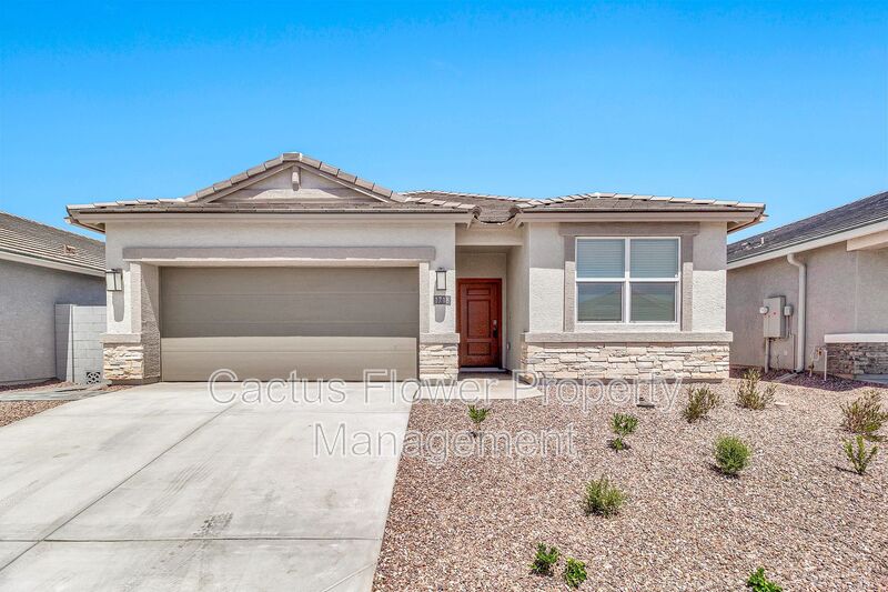 Apache Junction House: 1718 W Sombra Ave