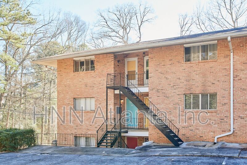 Decatur House: 450 Medlock Rd.
