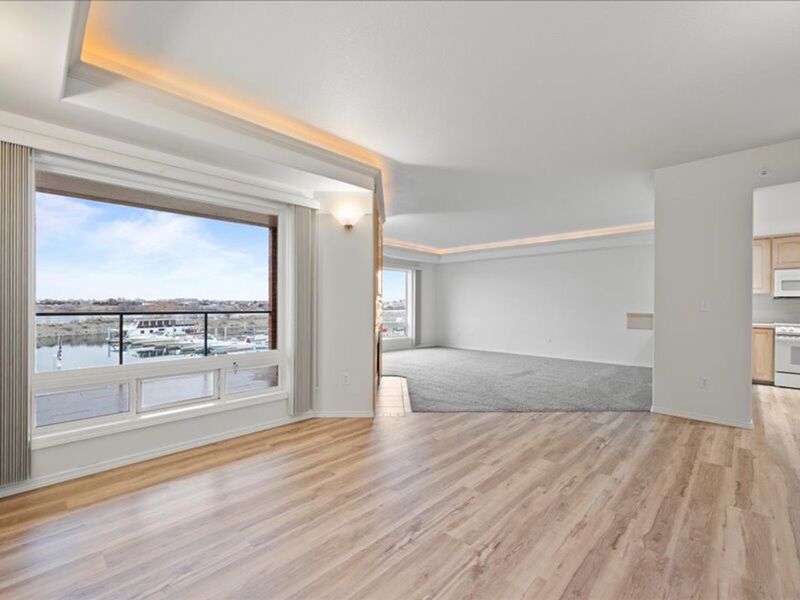 Richland Condo: 300 Col Pt Dr