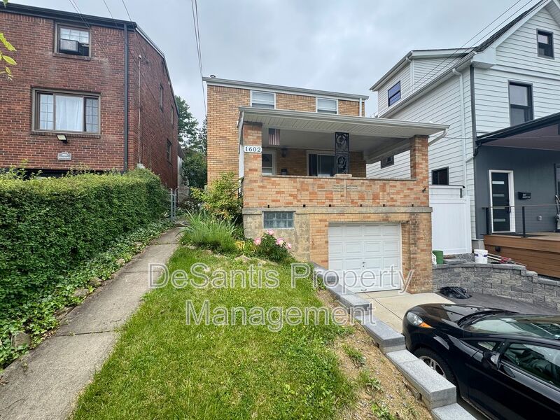 Beechview House: 1602 Kiralfy Avenue