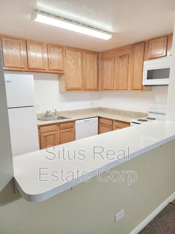 Lakewood House: 1375 Everett Court