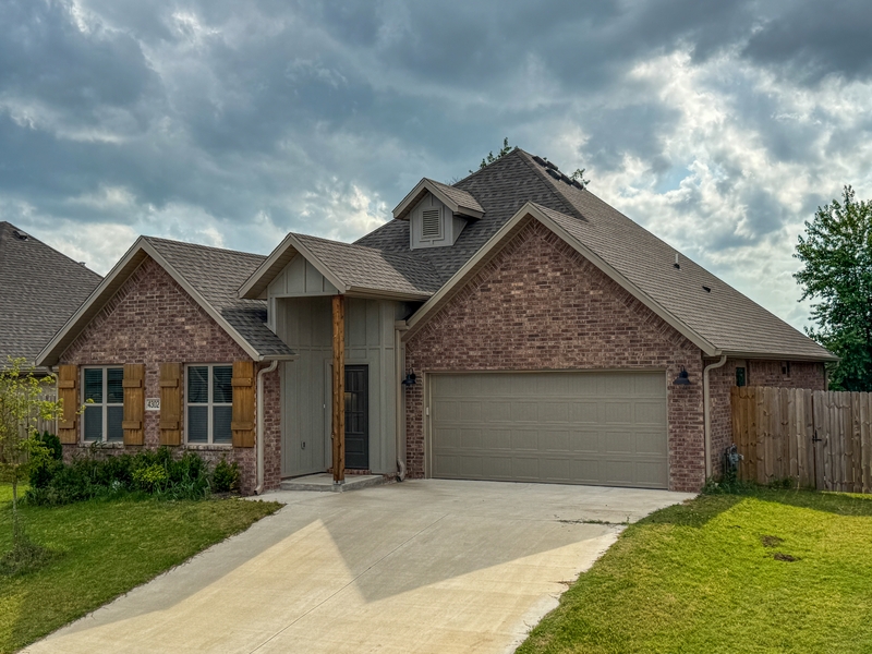 Bentonville House: 4302 SW Pawhuska St