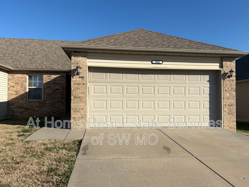 Republic Condo: 964 N Parkwood Ave