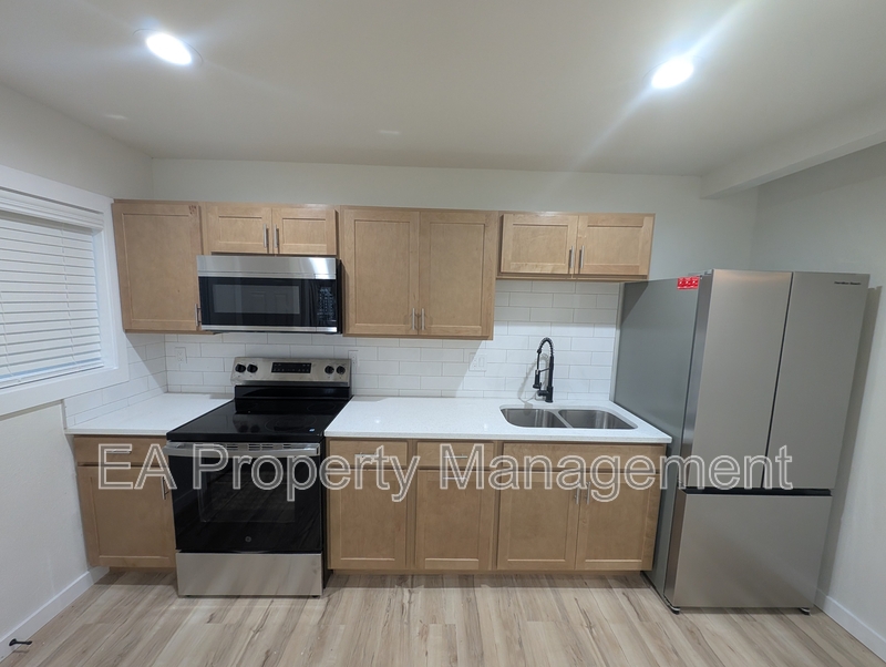 Albuquerque House: 443 Trumbull Ave SE