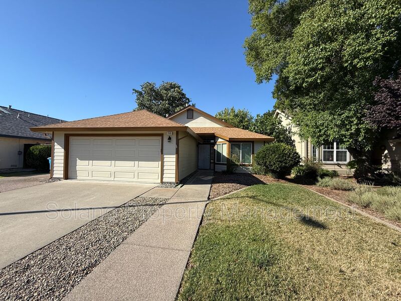 Vacaville House: 749 Oak Brook Dr.