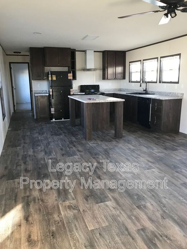 Cleburne Condo: 800 N Old Betsy