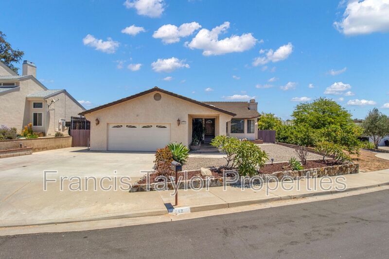 San Marcos House: 749 Flagstone