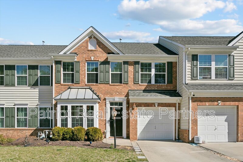 Yorktown House: 126 Brock Street
