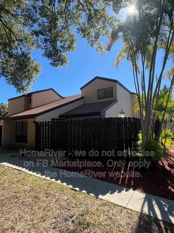 Fort Myers Townhome: 7121 Penner Ln