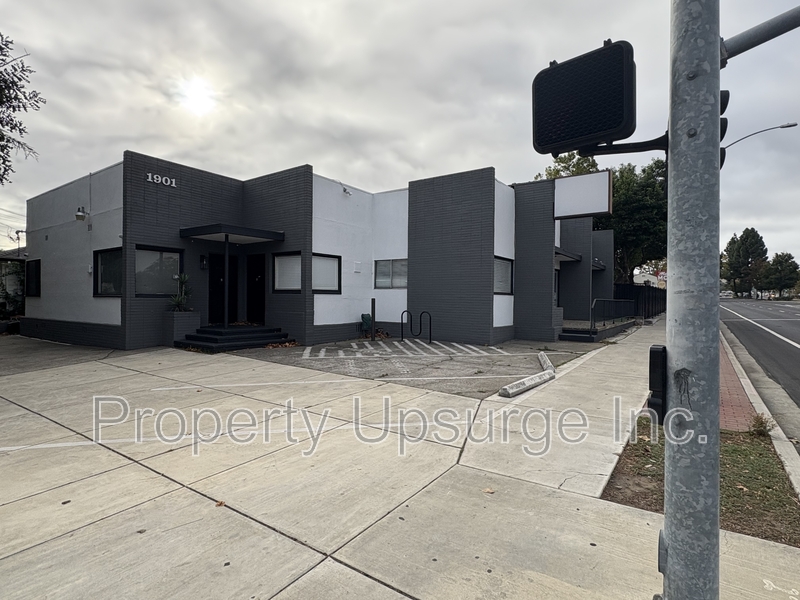 Pittsburg House: 1901 Railroad Ave - D