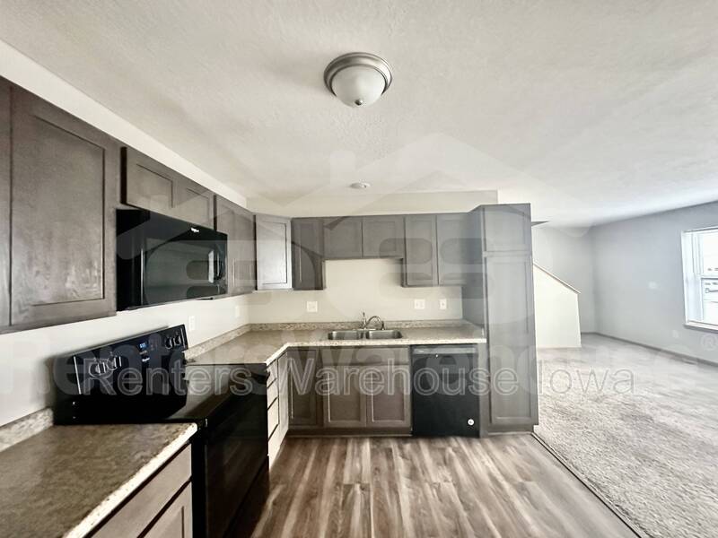 Ankeny Townhome: 1166 SE Village View Ln