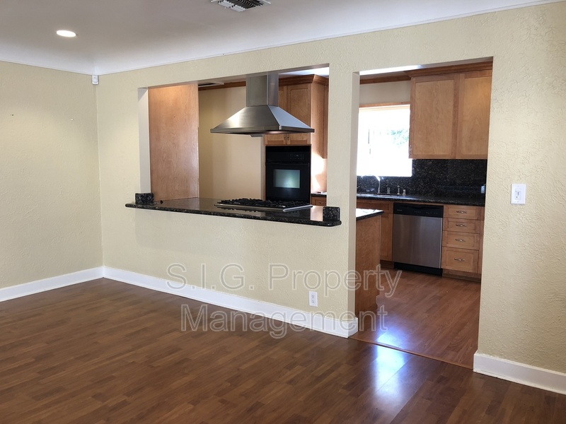 Glendale House: 507 E Cypress St