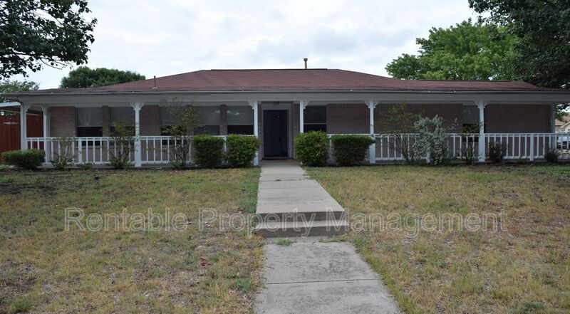 Fort Worth House: 2124 Rolling Creek Run