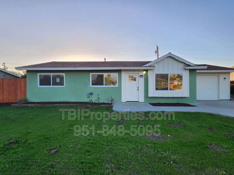 Redlands House: 1327 Berkeley Dr