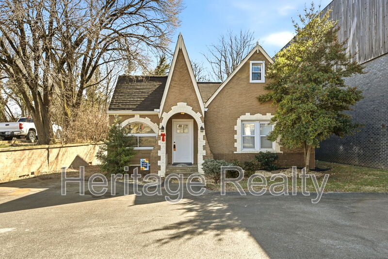 Knoxville House: 3820 Sutherland Avenue - 1