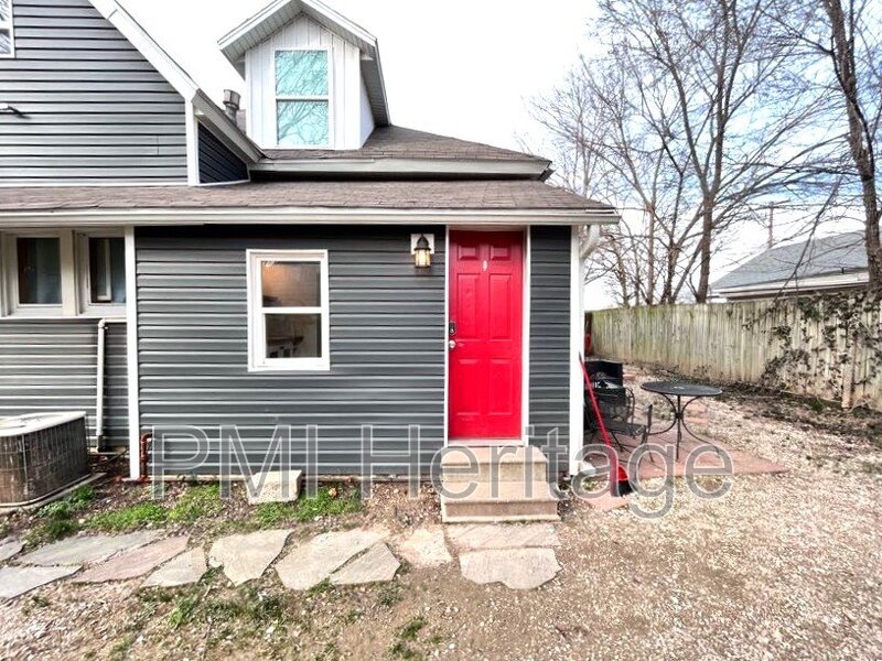 Rogers Condo: 122 W Pine St