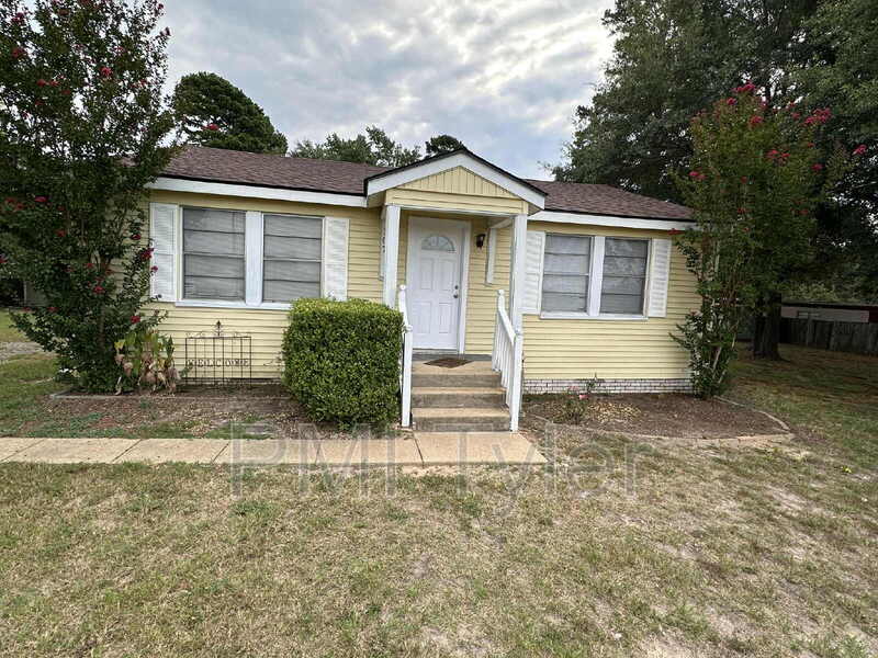 Longview House: 107 Tracy Lynn Street