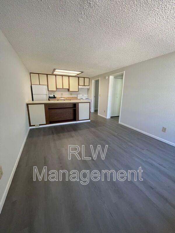 Eustis Condo: 611 Mount Homer Rd