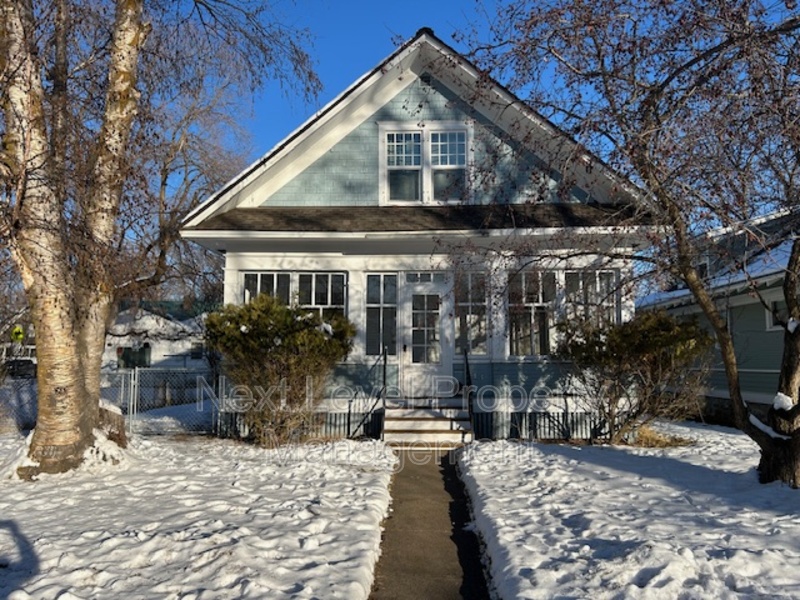 Kalispell House: 813 2nd Avenue East
