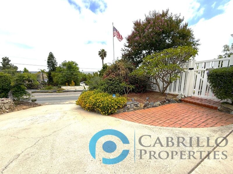 La Mesa House: 9451 Fuerte Drive