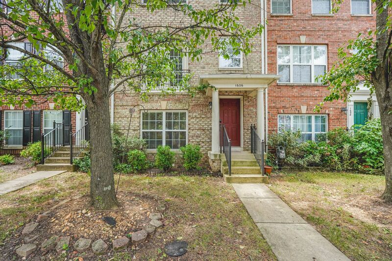 Fredericksburg House: 1606 Wilcox Ave