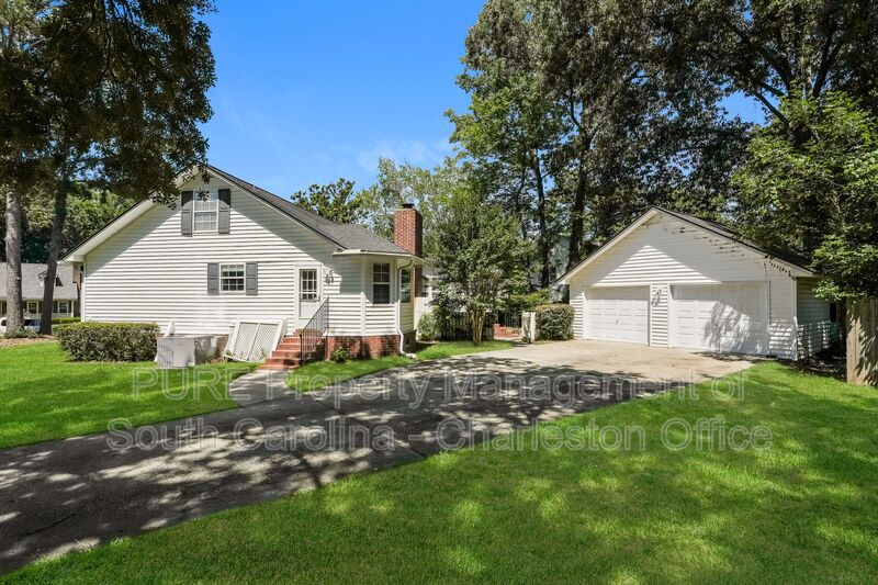 Summerville House: 101 Proprietors Ln