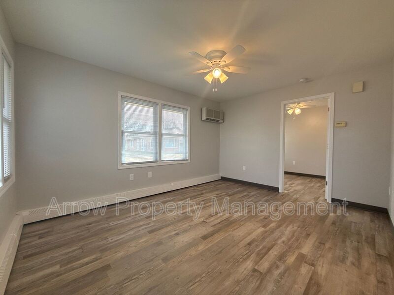 Hamburg House: 407 H Street-24