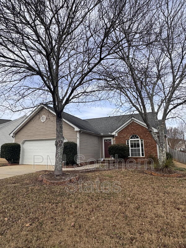 Simpsonville House: 115 Crossview Dr