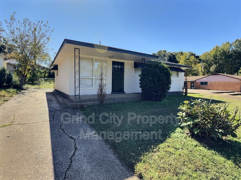 Memphis House: 395 Fairhope Road