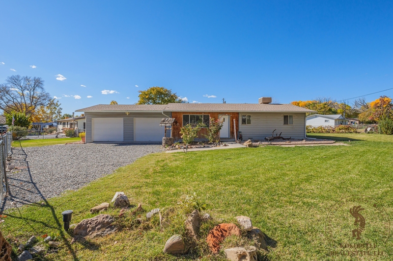 Clifton House: 659 Middleridge Drive