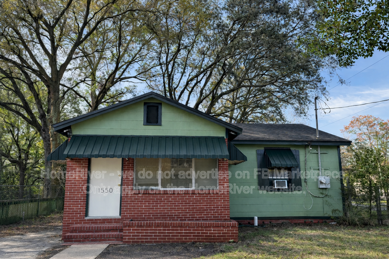 Jacksonville House: 1550 W 11th St