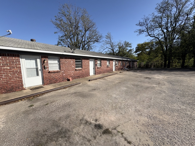 Collinsville Condo: 1502 W South St, D